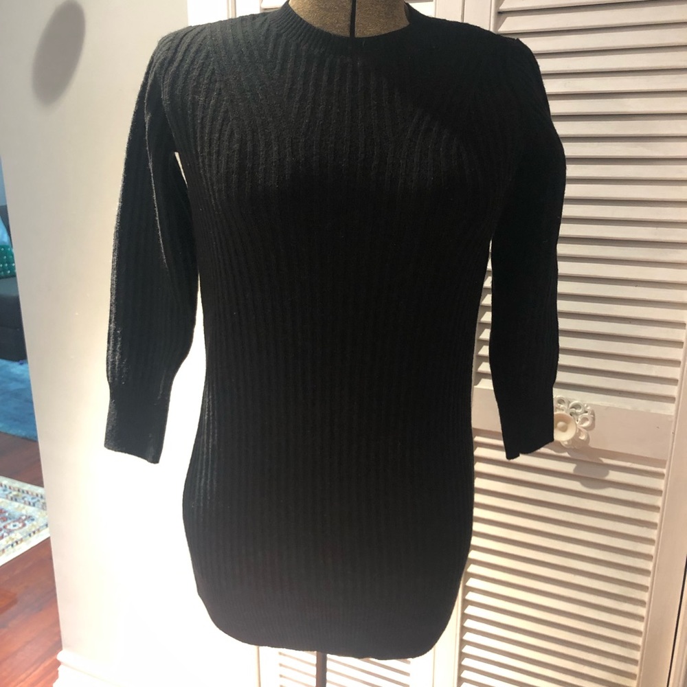 Club Mónaco Sweater- Dress. Material 80% Wool.